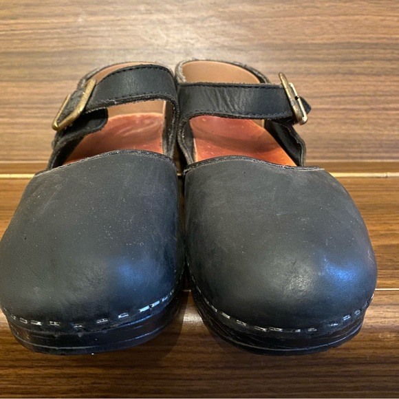 Women’s Dansko Sanita Black Leather Brass Buckle Clogs 7 - Picture 4 of 9